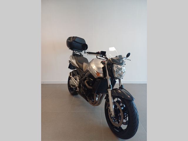 suzuki - gsr-600