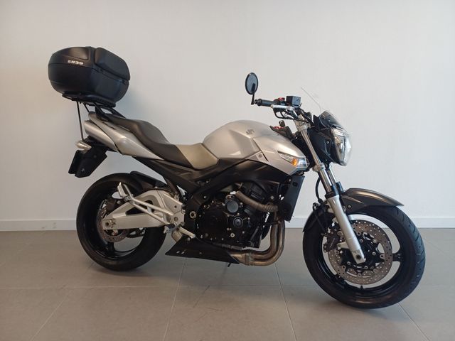 suzuki - gsr-600