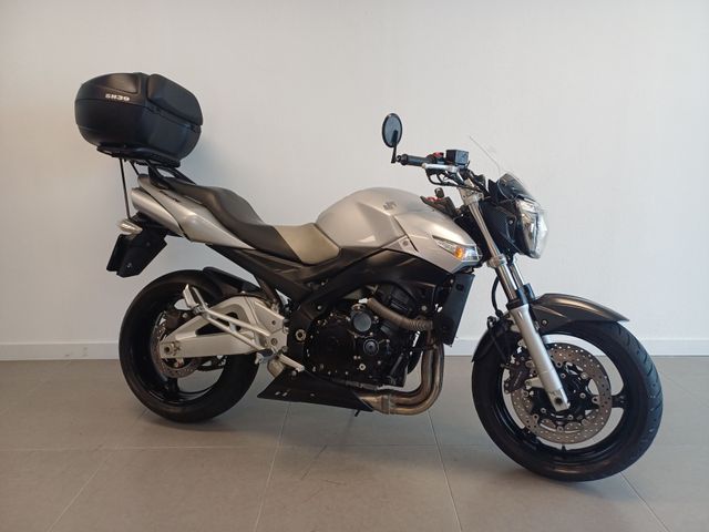 suzuki - gsr-600