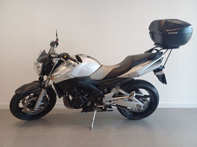 suzuki - gsr-600