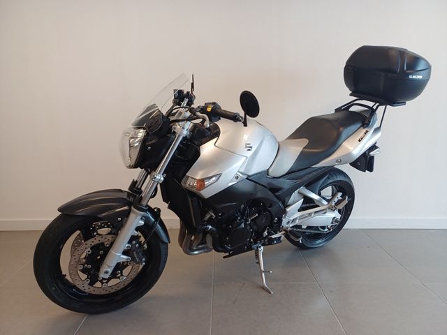 suzuki - gsr-600