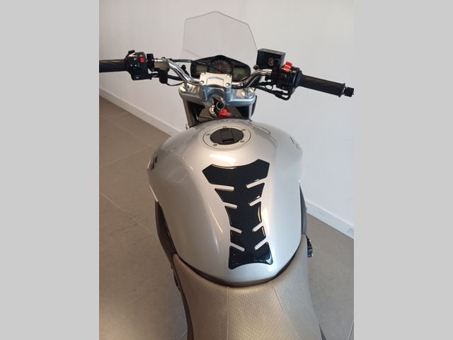 suzuki - gsr-600