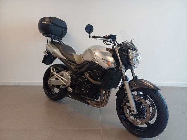 suzuki - gsr-600