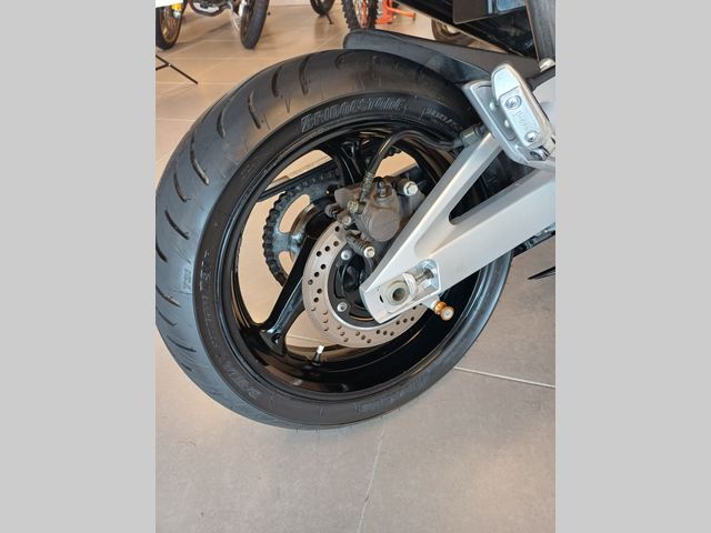 suzuki - gsr-600