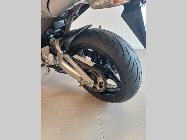 suzuki - gsr-600