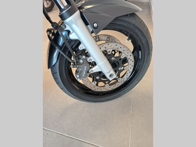 suzuki - gsr-600