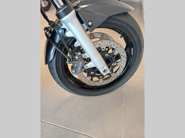 suzuki - gsr-600