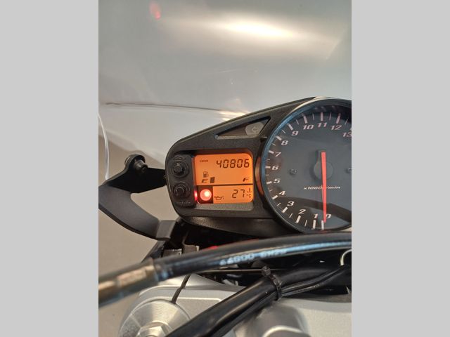 suzuki - gsr-600