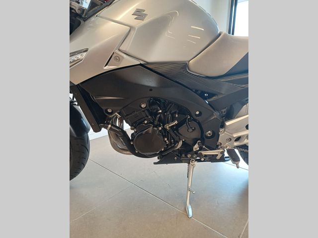 suzuki - gsr-600
