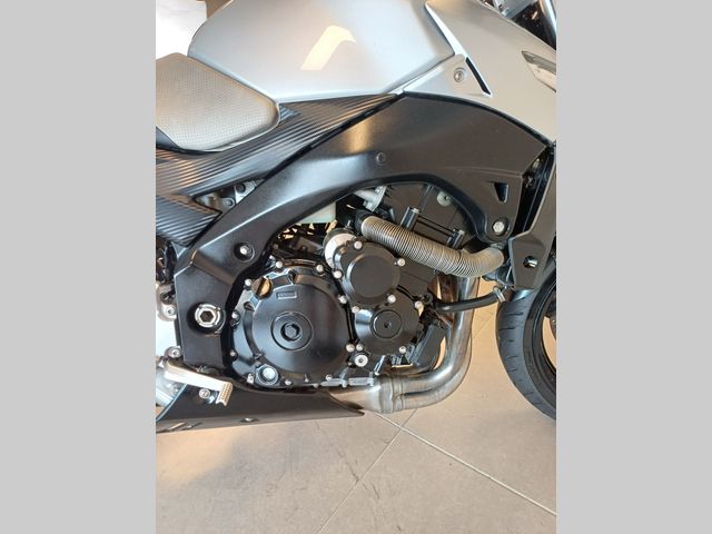 suzuki - gsr-600