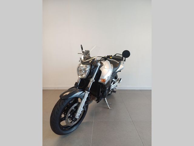 suzuki - gsr-600