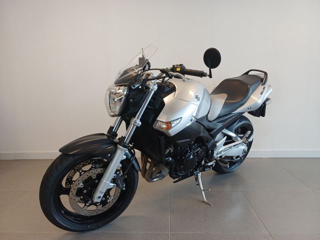 suzuki - gsr-600