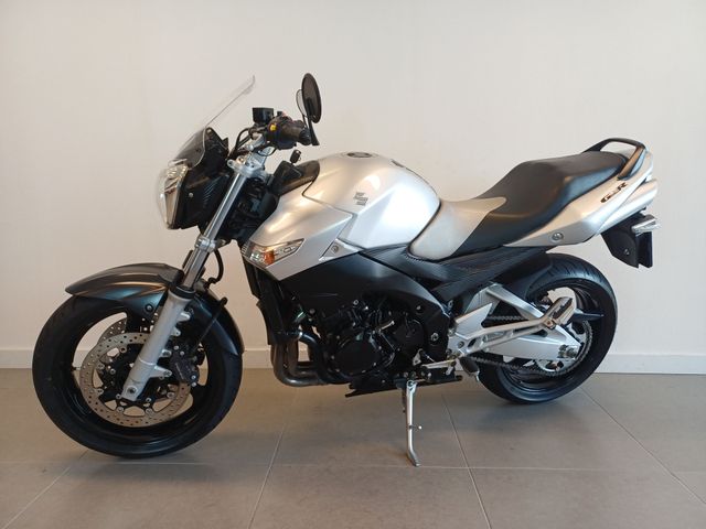 suzuki - gsr-600