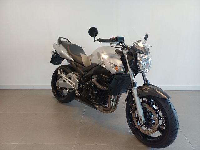 suzuki - gsr-600