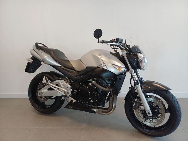 suzuki - gsr-600