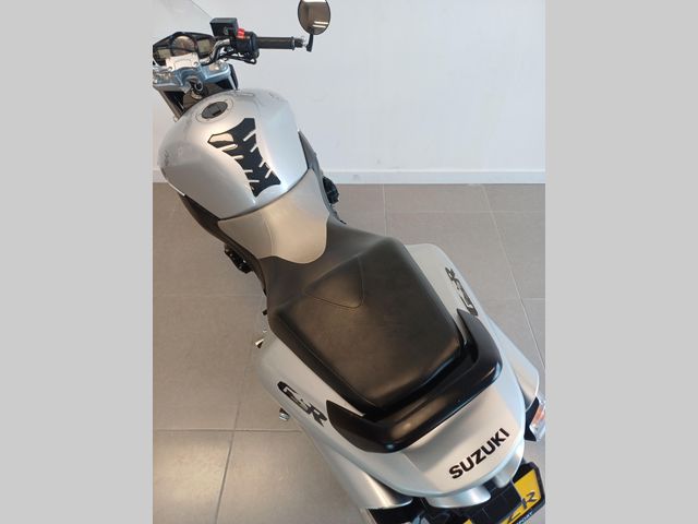 suzuki - gsr-600