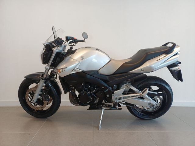 suzuki - gsr-600
