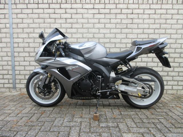 honda - cbr-1000-rr-fireblade