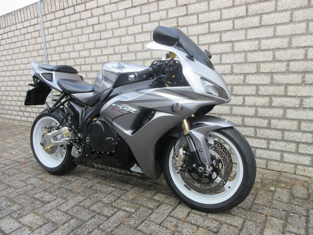 honda - cbr-1000-rr-fireblade