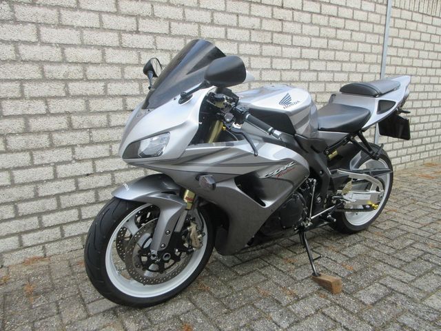 honda - cbr-1000-rr-fireblade