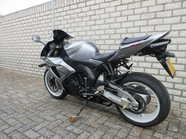 honda - cbr-1000-rr-fireblade