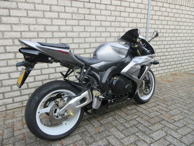 honda - cbr-1000-rr-fireblade