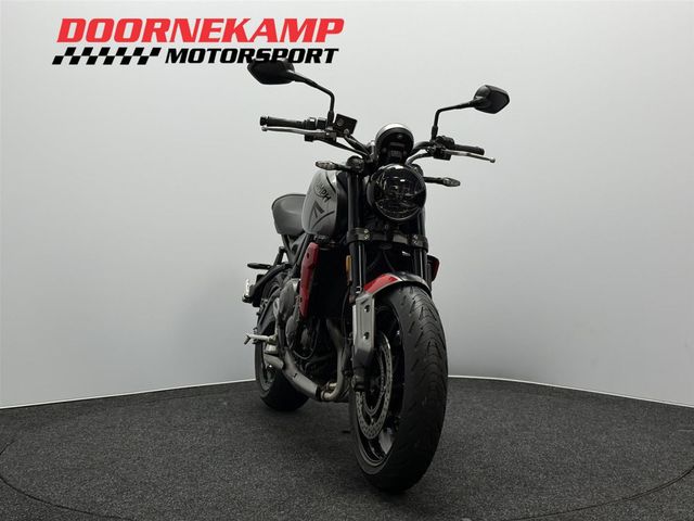 triumph - trident-660