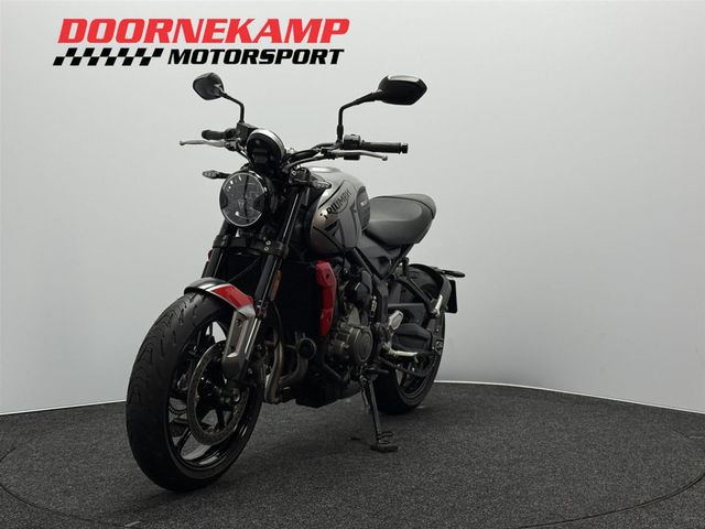 triumph - trident-660