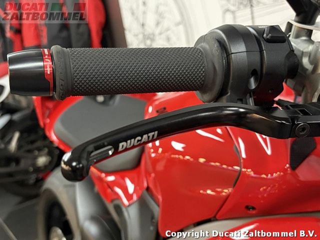 ducati - streetfighter--s-1098