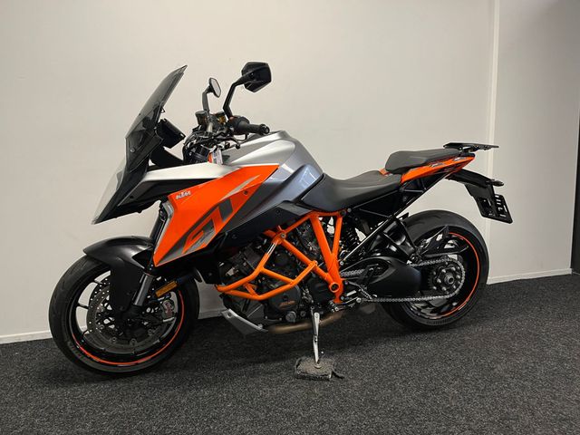ktm - 1290-super-duke-gt