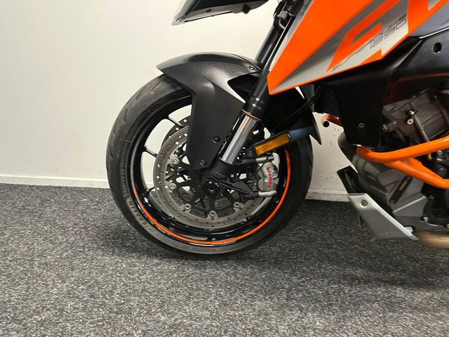 ktm - 1290-super-duke-gt