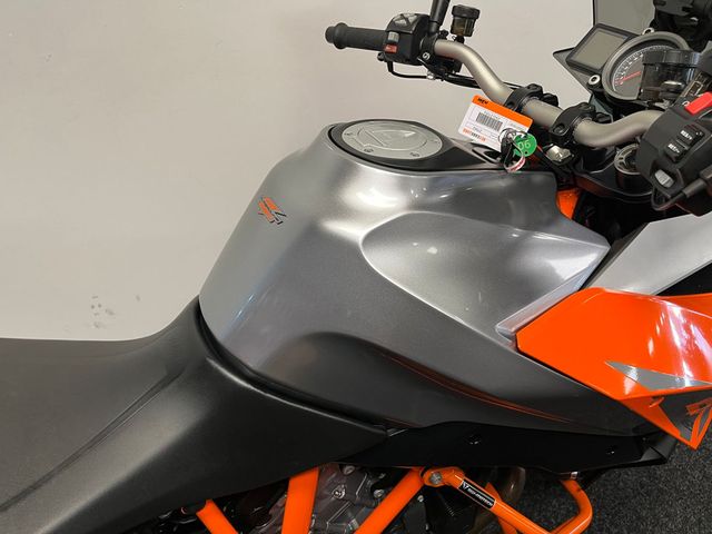 ktm - 1290-super-duke-gt