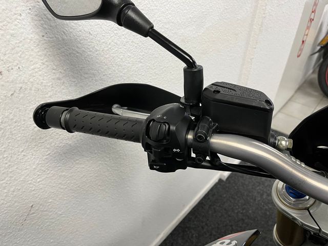 aprilia - dorsoduro-750