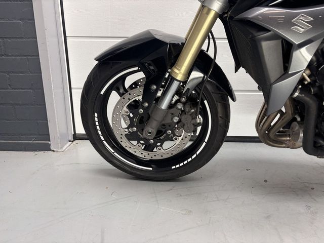 suzuki - gsr-750