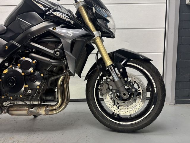 suzuki - gsr-750