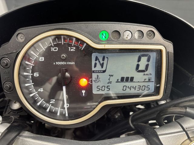 suzuki - gsr-750