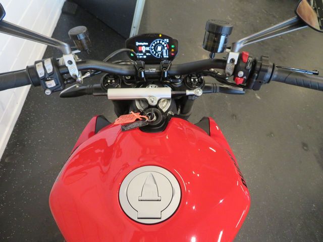 ducati - streetfighter-v2