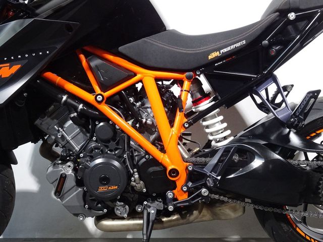 ktm - 1290-super-duke-r