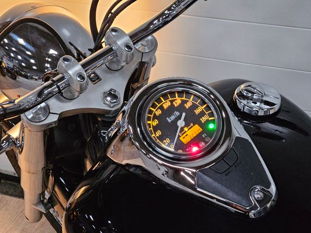 suzuki - intruder-c-800-classic