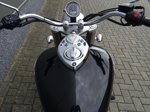 triumph - bonneville-america