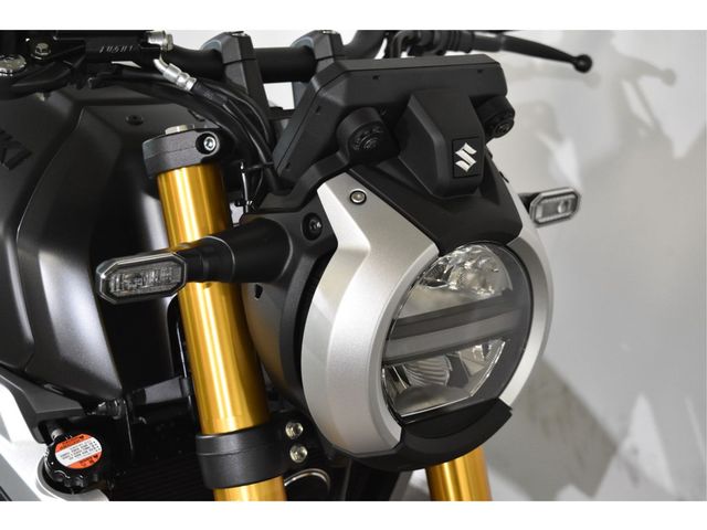 suzuki - gsx-8t