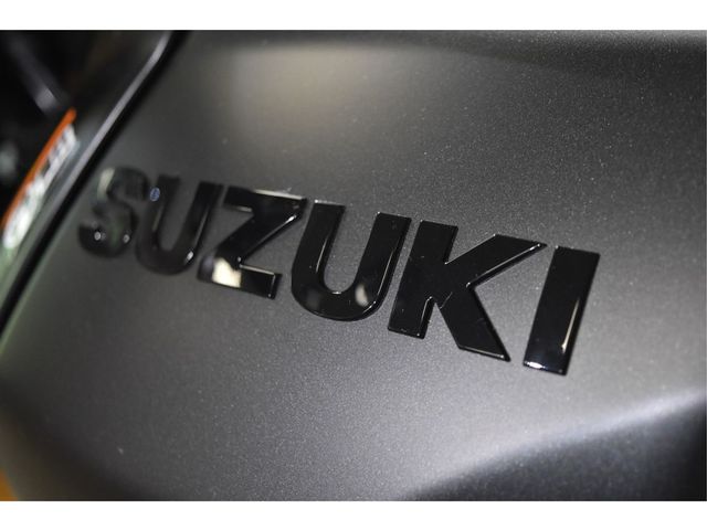 suzuki - gsx-8t