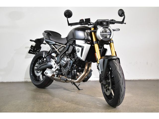 suzuki - gsx-8t
