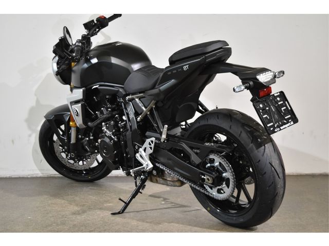 suzuki - gsx-8t