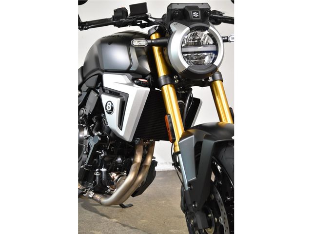 suzuki - gsx-8t