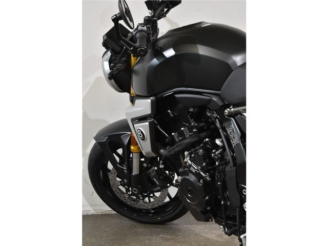 suzuki - gsx-8t