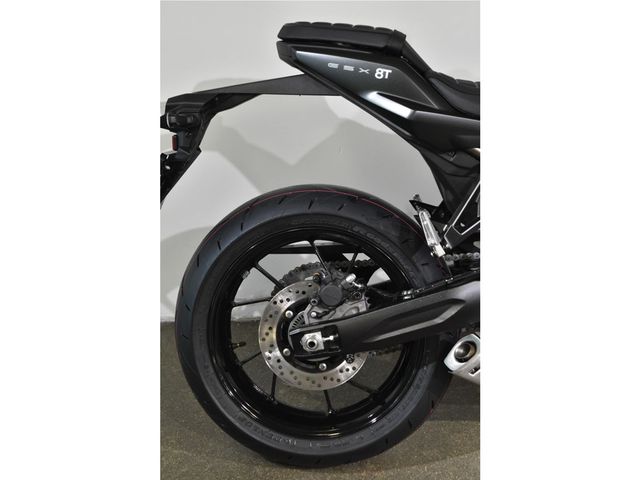 suzuki - gsx-8t