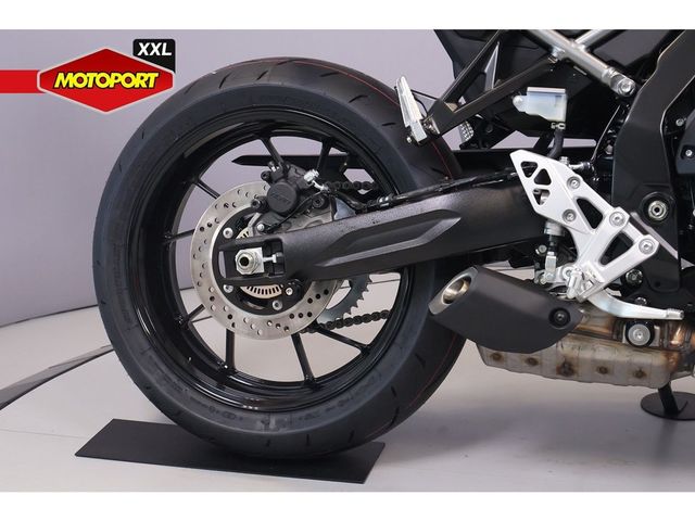 suzuki - gsx-8s