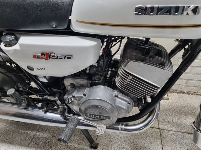 suzuki - gt-250
