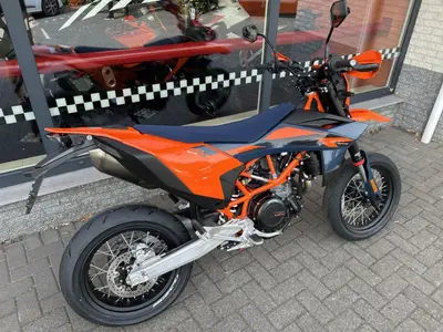 KTM 690 SMC R – foto 3